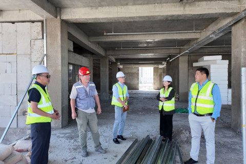 Даланзадгад дахь “Хот төлөвлөлтийн шаардлага хангахгүй барилгажсан хэсгийг дахин төлөвлөн барилгажуулах төсөл” төлөвлөгөөний дагуу үргэлжилж байна