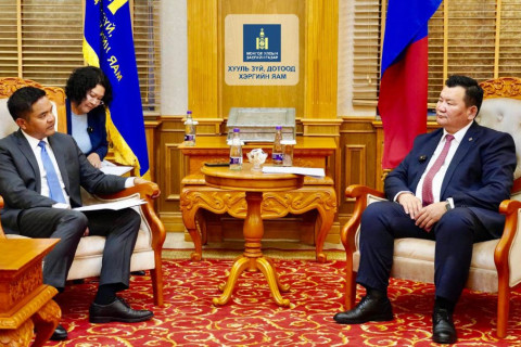 ХЗДХ-ийн сайд Л.Мөнхбаатар АНУ-аас Монгол Улсад суугаа Элчин сайд Ричард Буангантай уулзаж, тэргүүлэх бодлого чиглэлийнхээ талаар мэдээлэл өглөө