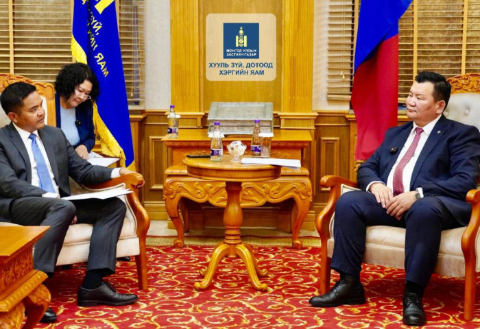 ХЗДХ-ийн сайд Л.Мөнхбаатар АНУ-аас Монгол Улсад суугаа Элчин сайд Ричард Буангантай уулзаж, тэргүүлэх бодлого чиглэлийнхээ талаар мэдээлэл өглөө