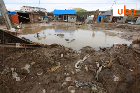 СХД, Нарангийн гол орчмын үерийн аманд буусан 66 айлыг нүүлгэж, далан барих ажлыг эхлүүлнэ