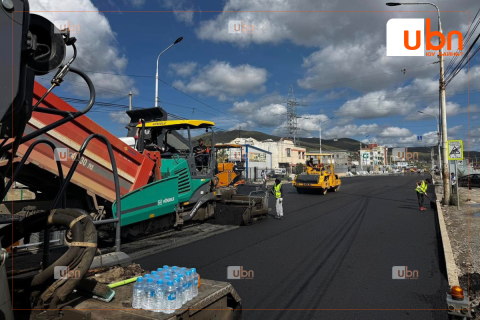 Хайлаастын уулзвараас Долоон буудлын уулзвар хүртэл зам хаасан тул тухайн чиглэлд түгжрэл үүсжээ