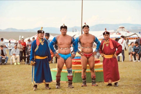 “Нүүдэлчин” фестивалийн бөхийн барилдаанд Улсын начин Э.Сумъяабат түрүүллээ