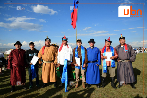 Нийтийн Монгол бөхийн барилдаанд залуу бөх С.Баянжаргал түрүүллээ