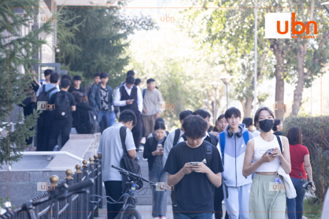 АМРАХ АГШИН: Шинэхэн оюутнуудын догдлол дүүрэн хичээлийн эхний өдөр