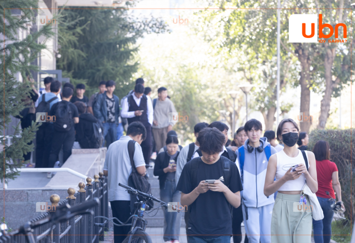 АМРАХ АГШИН: Шинэхэн оюутнуудын догдлол дүүрэн хичээлийн эхний өдөр