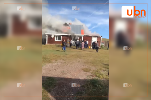 Байшин, эд хогшил бүрэн шатаж байсныг орон нутгийн иргэд унтраажээ