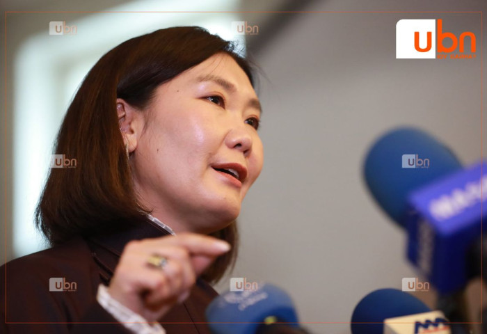 Л.Мөнхбаясгалан: Өнгөтэй, мөнгөтэй олон дайснууд маань намайг боловсрол эзэмшээгүй гэдгээр сошиалд шарж идэхээр улайрч байна