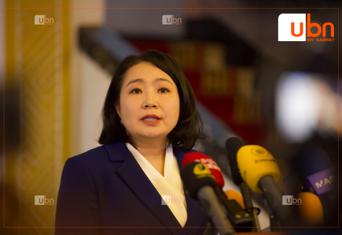 ШУУД: УИХ-ын гишүүн О.Номинчимэг, Ч.Анар нарын гишүүд хичээлийн шинэ жил эхлэх гэж буйтай холбогдуулан электрон тамхи, тамхидалтын асуудлаар мэдээлэл хийж байна