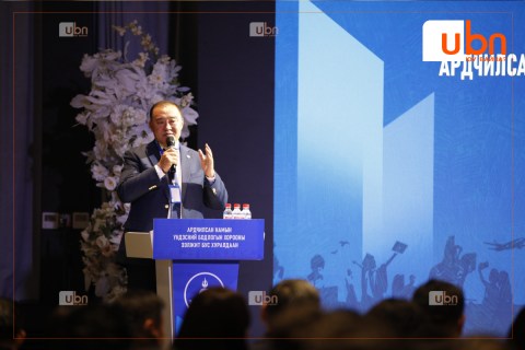 Лу.Гантөмөр: Бид эрх баригчдаасаа өндөр рейтингтэй нам болсон байна. Ийм намыг би хүлээлгэн өгч байна