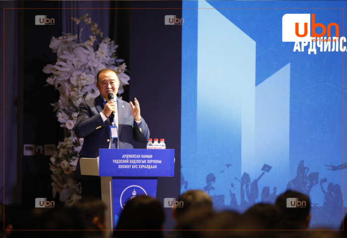 Лу.Гантөмөр: Бид эрх баригчдаасаа өндөр рейтингтэй нам болсон байна. Ийм намыг би хүлээлгэн өгч байна