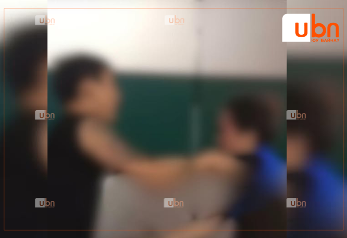 Дархан-Уул аймгийн “GS-25” дэлгүүрт маргаан үүсгэсэн этгээдийг эрүүлжүүлэхэд хүргэсний дараа ихэр нь дэлгүүрийн ажилтны биед халдахыг завджээ