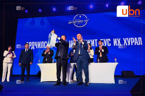 ШУУД: АН-ын даргаар сонгогдсон О.Цогтгэрэлийг БАТЛАМЖИЛЖ, Лу.Гантөмөр тамгаа хүлээлгэн өглөө