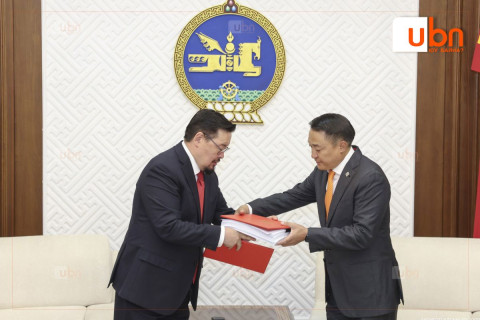 Монгол Улсын 2026 оны төсвийн тухай хуулийн төслийг өргөн барилаа