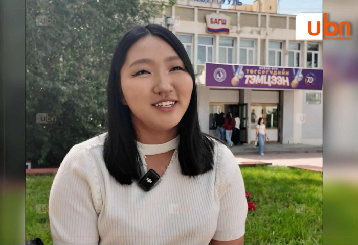 Аавын инээд, ээжийн итгэлээс ургасан оюутны мөрөөдөл