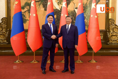 АЙЛЧЛАЛ: Монгол Улсын Ерөнхийлөгч У.Хүрэлсүх Бүгд Найрамдах Хятад Ард Улсын дарга Ши Жиньпинтэй уулзлаа