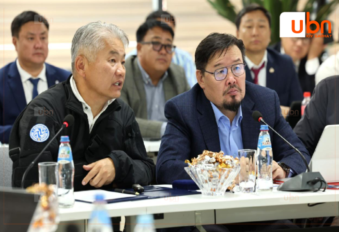 “Манай эдийн засаг уул уурхайгаас хэт хамааралтай байгаа тул цаашид ХАА-н салбар эдийн засгийн ачааны хүндийг үүрэлцэх шаардлагатай” гэв