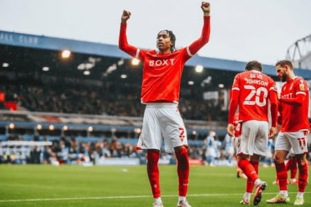 Дижед Спенс Английн шигшээд түүх бүтээж магадгүй