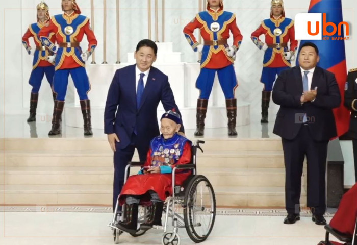 “Фронт“ С.Цэгмидмийг Сүхбаатарын одонгоор шагналаа