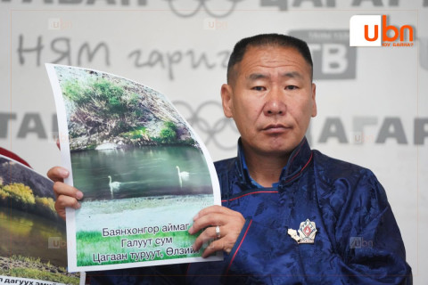 Малчин С.Мөнхбат: Баянхонгорын хуулийнхан малчдын эсрэг ажиллаж, уул ус сүйтгээд байгаа “Гацуурт“-ын Л.Чинбат гэх нөхдүүдийг шалгахгүй байна