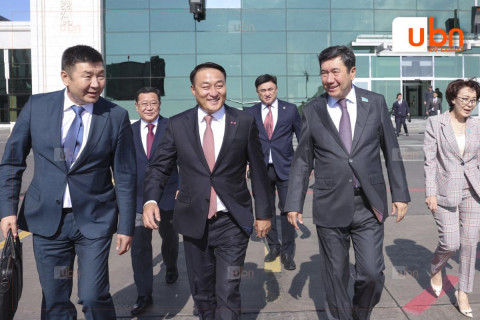 АЙЛЧЛАЛ: ХАА, газар тариалан, ЖДҮ-ээс гадна ноос ноолуур, арьс шир боловсруулах үйлдвэрлэлийг хөгжүүлэх зэрэг асуудлыг хөндөв