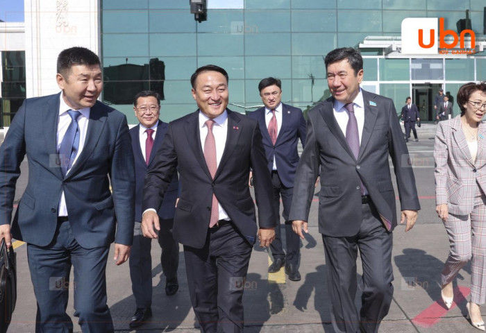 АЙЛЧЛАЛ: ХАА, газар тариалан, ЖДҮ-ээс гадна ноос ноолуур, арьс шир боловсруулах үйлдвэрлэлийг хөгжүүлэх зэрэг асуудлыг хөндөв