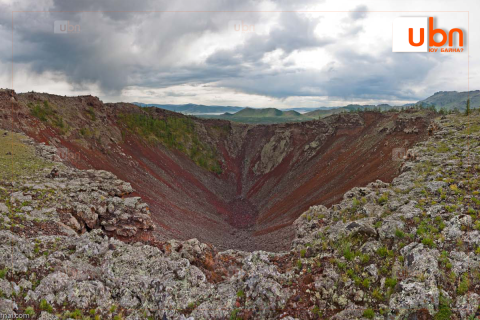 БНСУ-ын алдарт юүтүбр Шин Ен Архангай аймгийн  Хоргын тогоонд нэвтрүүлгийн зураг авалтад орж байхдаа унаж нас баржээ