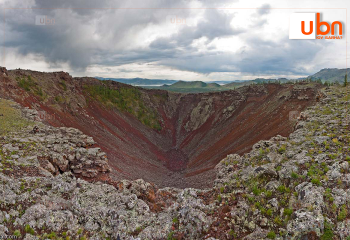 БНСУ-ын алдарт юүтүбр Шин Ен Архангай аймгийн  Хоргын тогоонд нэвтрүүлгийн зураг авалтад орж байхдаа унаж нас баржээ