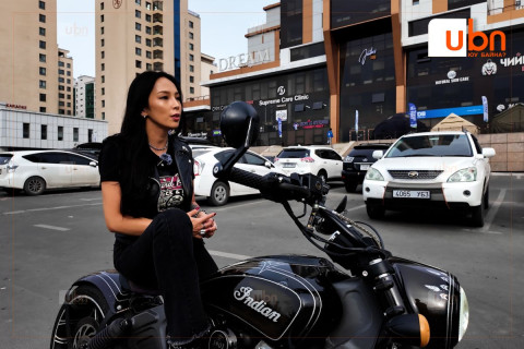 Н.ЭНХМАА: Хоббиндоо цаг гаргадаг эмэгтэйг “ЗАВТАЙ, ЗАВХАЙ, ХИЙМЭЛ“ гэх мэтээр тодорхойлж, үгийн муухайгаар хэлдэг. Одоо тийм өрөвдөлтэй эмэгтэйчүүд байхгүй