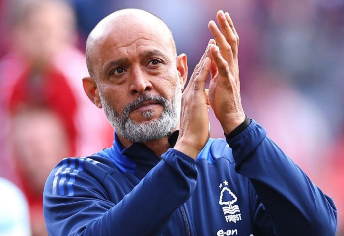 Ноттингем Форест дасгалжуулагч Нуно Эспириту Сантог халлаа