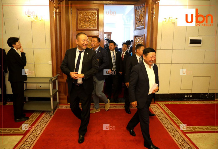 ТАНИЛЦ: Ирэх Даваа гарагт эхлэх намрын чуулганаар хэлэлцэх хуулийн төслүүд