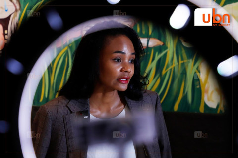 ​​​​​​​У.Лаура: Цагаан идээний кафегаа нээгээд хоёр хонож байна. Өрөм, боорцог, стүжин болон тараг, аарц, ээзгий, ээдмээр хийсэн дессертүүд маань маш их эрэлттэй байгаа