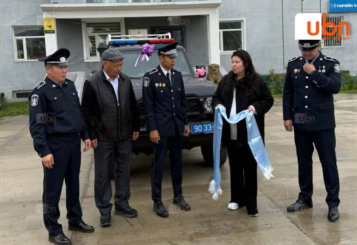 УИХ-ын гишүүн М.Нарантуяа-Нара Түнхэл тосгоныхоо цагдаа нарт Land Cruiser 78 маркын автомашин өгчээ