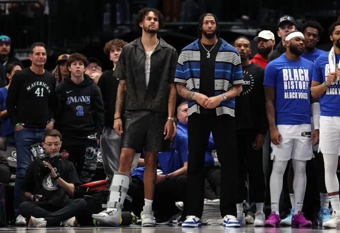 Dallas Mavericks” баг бэртлийн асуудалтайгаар бэлтгэлээ эхэлнэ