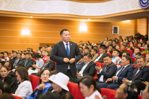 Ардчилсан намынхан Хэнтий аймагт чуулж байна