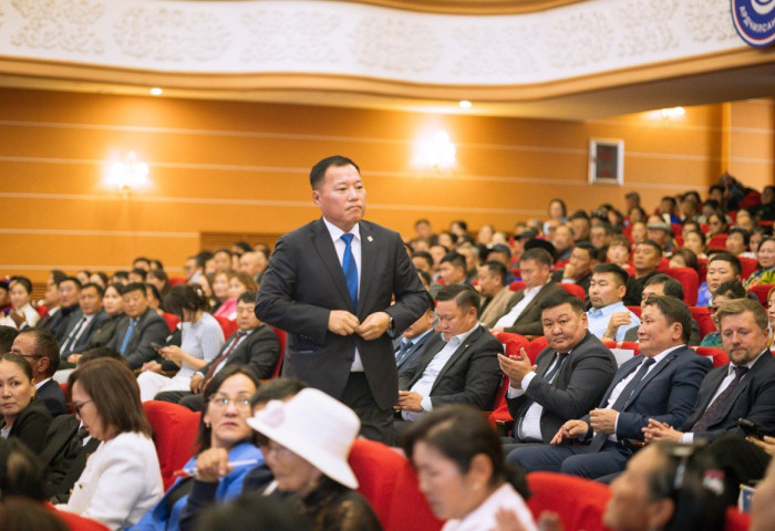 Ардчилсан намынхан Хэнтий аймагт чуулж байна