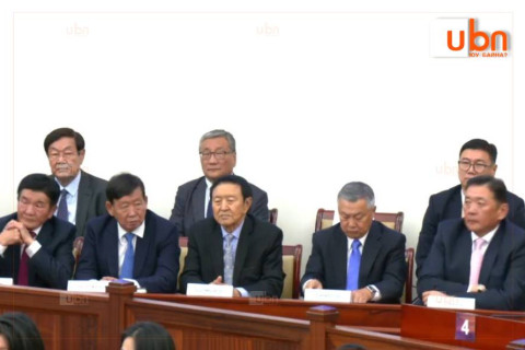 ФОТО: Чуулганы нээлтэд үе үеийн УИХ-ын дарга нар оролцож байна