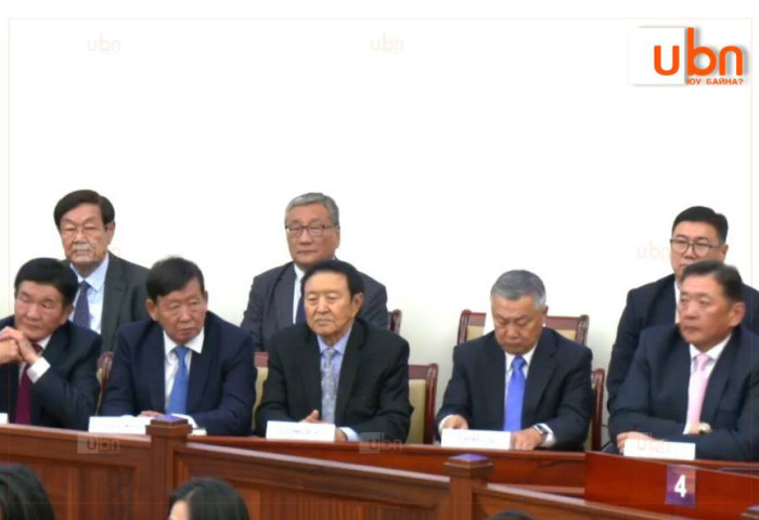 ФОТО: Чуулганы нээлтэд үе үеийн УИХ-ын дарга нар оролцож байна