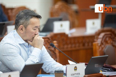 Хаврын чуулганы ирцээр сүүл мушгисан Х.Баттулга намрын чуулганы нээлтэд оролцов