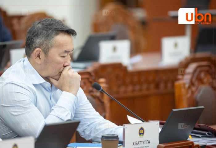 Хаврын чуулганы ирцээр сүүл мушгисан Х.Баттулга намрын чуулганы нээлтэд оролцов
