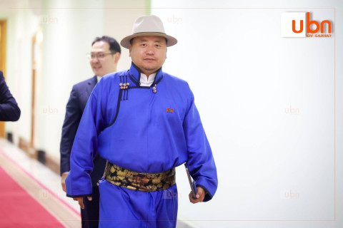 О.Алтангэрэл: Манай улсын Ерөнхийлөгч байсан хүн 10 тэрбум доллар гэдэг тоо зохиогоод яваа юм билээ