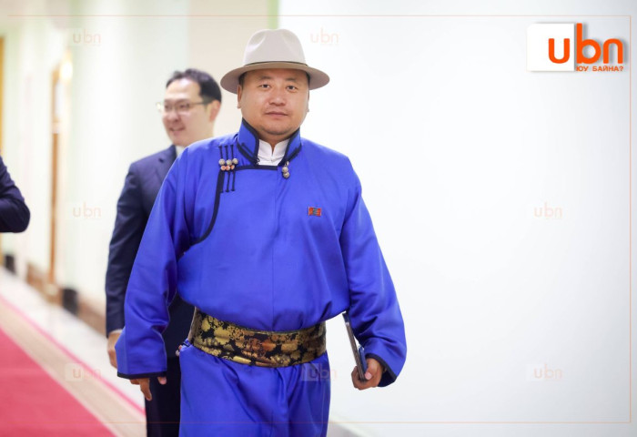 О.Алтангэрэл: Манай улсын Ерөнхийлөгч байсан хүн 10 тэрбум доллар гэдэг тоо зохиогоод яваа юм билээ