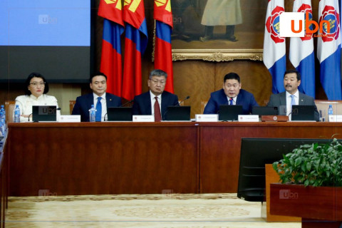 МАН-ын БҮЛЭГ: Төсвийн тухай хуулийн төсөл хэлэлцэж байна