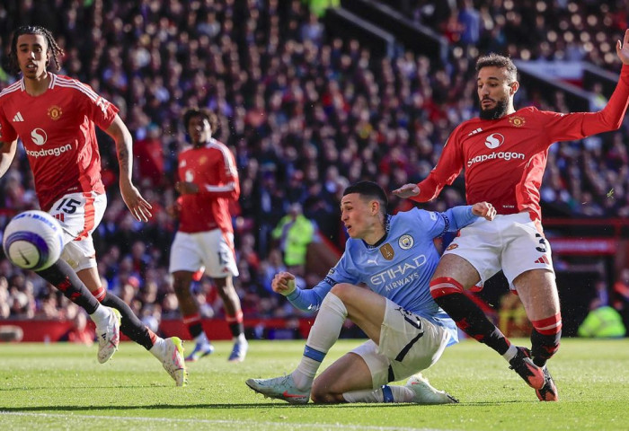 Манчестер Юнайтед дербид бут ниргүүлж, асуудал дахин сөхөгдлөө