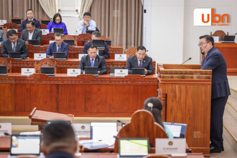 ЧУУЛГАН: Төсвийн тэнцвэржүүлсэн орлогыг 2026 онд 31.6 их наяд, 2027 онд 33.7 их наяд, 2028 онд 37.3 их наяд төгрөг байхаар тооцсон гэлээ