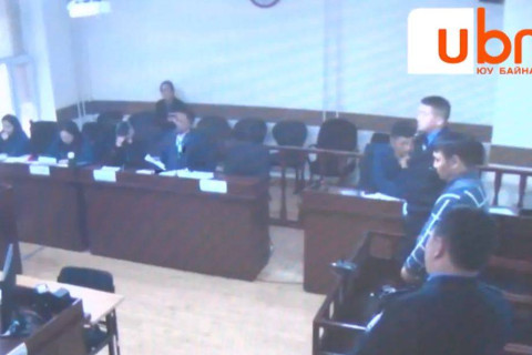 Гэрч: Н.Энхбат нь эхнэрээ юу ч дуугарахгүй маш олон удаа хутгалаад байсан. Тэгээд боль гэхэд хутгатайгаа наашаа харахад яг л шийдчихсэн хүн шиг харагдсан