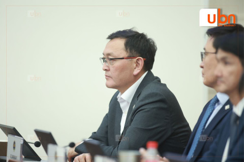 “П.Наранбаяр сайд аа, та ХҮН намын хүний нөөцийн сайд юм уу, МУ-ын сайд юм уу“