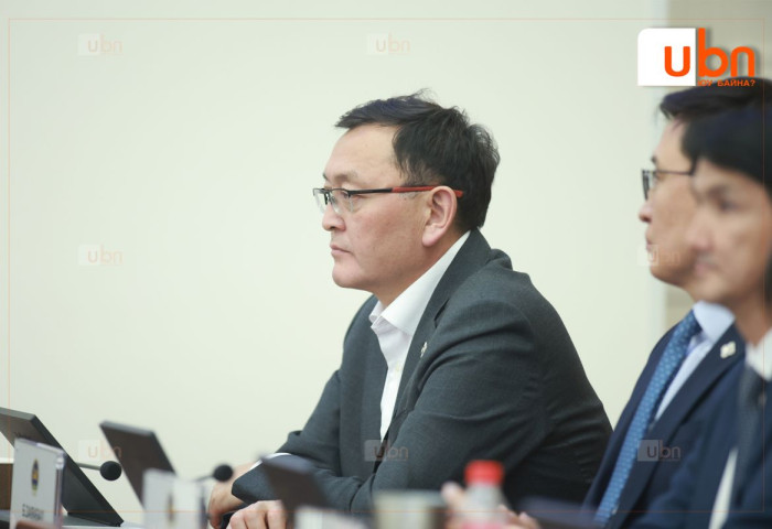 “П.Наранбаяр сайд аа, та ХҮН намын хүний нөөцийн сайд юм уу, МУ-ын сайд юм уу“