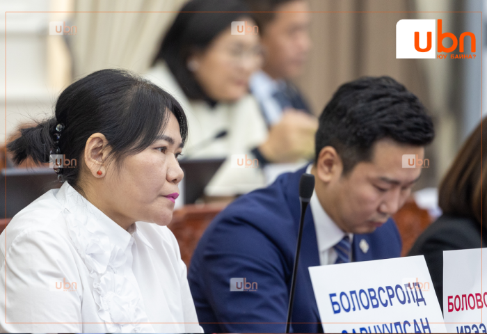 Ц.Мөнхтуяа: Нэрээ ч бичиж чадахгүй юмнууд багшийн сургуульд 400 оноогоор орж байхад гүйцэтгэлийн үнэлгээ ярьж попрохоо боль