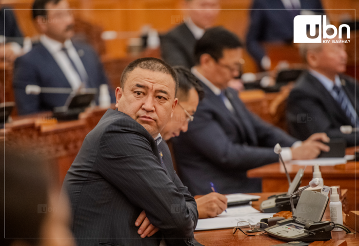 “Та нар ядаж 2000 айлын орон сууцыг нэг жилд барьдаг Б.Чойжоо сайдаасаа үлгэр жишээ аваач“