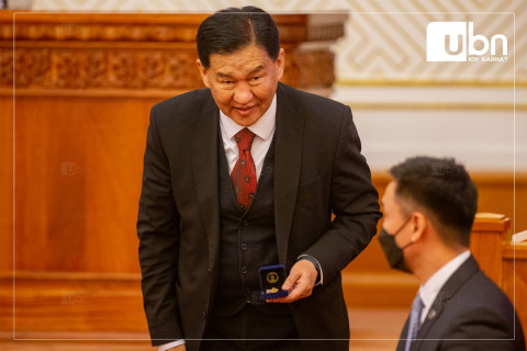 “Намын даргын сонгууль өрсөлдөөнтэй явах ёстой. Намын уур амьсгал ч ийм байгаа“